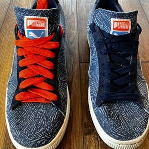 PUMA Men’s size 7.5 low top blue suede sneakers orange logo